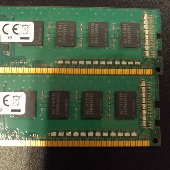 2 sticks of 4GB Ram - Picture 4 of 5